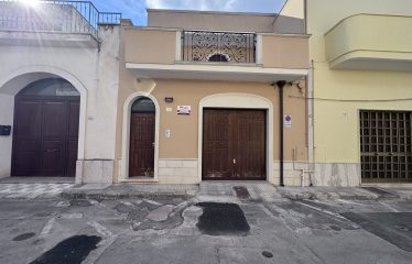 ABITAZIONE INDIPENDENTE CON GARAGE – Trepuzzi (Le), via Grazia Deledda, 26