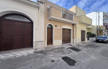ABITAZIONE INDIPENDENTE CON GARAGE – Trepuzzi (Le), via Grazia Deledda, 26