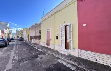 ABITAZIONE INDIPENDENTE, Squinzano (Le), via IV Novembre