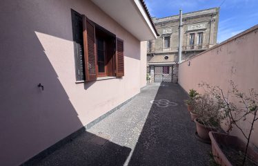 VILLA CON GIARDINO &ndash; Squinzano (Le), via Lecce