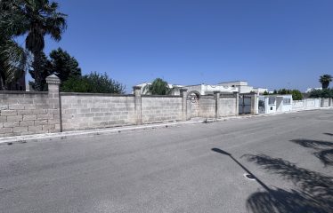 TERRENO EDIFICABILE RECINTATO &ndash; Squinzano (Le), via Sindaco Frassaniti