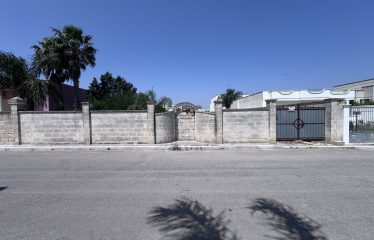 TERRENO EDIFICABILE RECINTATO &ndash; Squinzano (Le), via Sindaco Frassaniti