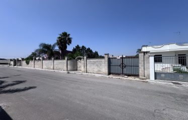 TERRENO EDIFICABILE RECINTATO &ndash; Squinzano (Le), via Sindaco Frassaniti