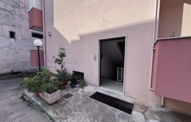 Appartamento 1° Piano, Squinzano (Le), via Moretto, 13