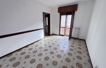Appartamento 1° Piano, Squinzano (Le), via Moretto, 13