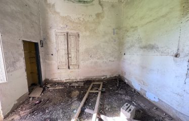 CASOLARE CON AMPIO TERRENO &ndash; Squinzano(Le), Via S. Elia