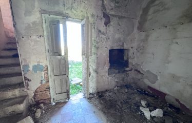 CASOLARE CON AMPIO TERRENO &ndash; Squinzano(Le), Via S. Elia