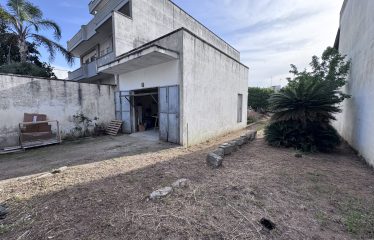 Garage con terreno edificabile &ndash; Squinzano (Le)