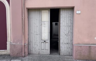 CASA INDIPENDENTE CON GARAGE – Squinzano (Le), via E. Toti
