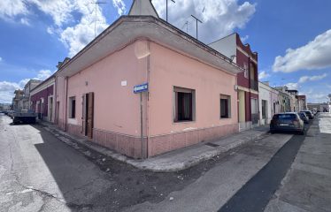 CASA INDIPENDENTE CON GARAGE – Squinzano (Le), via E. Toti